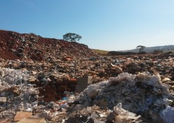 A menos de 2 Km de São Gotardo situação do Lixão é preocupante