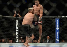 Werdum surpreende, nocauteia Hunt e conquista cinturão interino do UFC