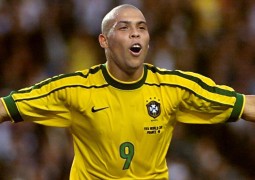 Com 38 anos, Ronaldo Fenômeno voltará jogar futebol profissionalmente