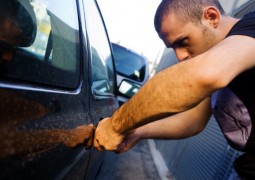 Seu carro dorme na rua? Veja o que atrai ou afasta ladrões de carros