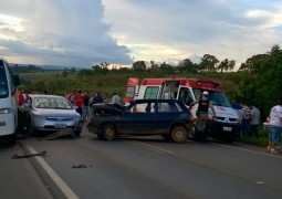 Grave acidente envolvendo micro-ônibus com universitários acontece na BR-354