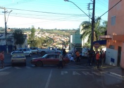 Grave acidente de trânsito acontece no perigoso cruzamento em frente a Boutique da Carne