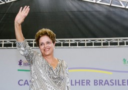 Dilma é vaiada na primeira viagem oficial do ano pelo país