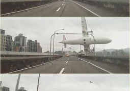 Avião cai após decolar e colide em ponte