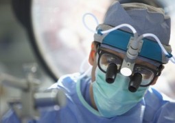 Cientista prevê transplante de cabeça em dois anos