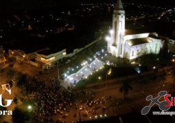 Durante  encenação da Sexta-Feira da Paixão, drone faz imagens belíssimas da Igreja Matriz de São Gotardo