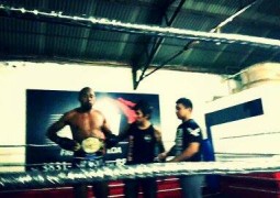 Atleta de Rio Paranaíba vence desafio e conquista cinturão do MMA em Patrocínio