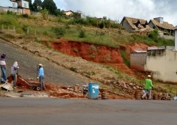 Após denúncias, Prefeitura conserta rua em São Gotardo