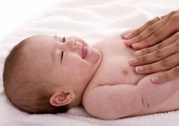 Shantala: Aprenda esta nova técnica e faça massagens em seu bebê