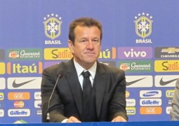 Dunga convoca Robinho e deixa Oscar fora da disputa da Copa América