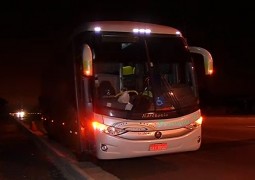 Criminoso é baleado durante tentativa de assalto a ônibus na BR-365 em MG