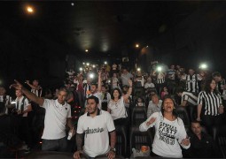 Atleticanos lotam salas de cinema em BH e revivem título histórico da Libertadores 2013