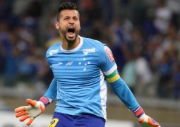 Goleiro Fábio estaria na mira do Palmeiras para a próxima temporada, informa rádio