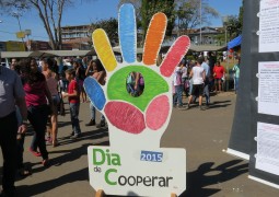 Dia de Cooperar é realizado em São Gotardo com muita alegria, dança e utilidades públicas para a população