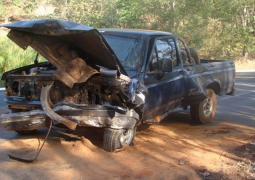 Veículo derrapa em óleo jogado na pista e causa acidente na MGC-354 próximo a Patos de Minas