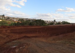 Terreno de futuras instalações do Hospital Regional de São Gotardo é limpo e obras deverão começar em breve