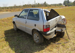 Acidente envolvendo Fiat/Uno e Caminhão acontece no trevo de Guarda dos Ferreiros