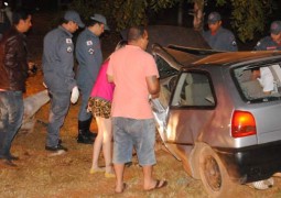 Condutor sem habilitação fica gravemente ferido após bater em árvore em Patos de Minas