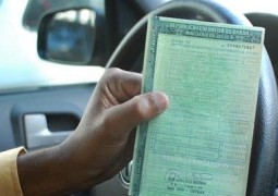 Documentos de licenciamento de veículos com finais 4,5 e 6 começam a ser cobrados a partir de Agosto