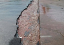 Pinheiro Machado tem asfalto arrancado novamente após a forte chuva em São Gotardo