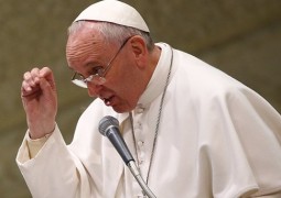 Papa simplifica radicalmente procedimentos de anulação do casamento