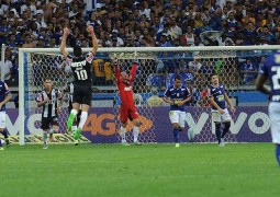 Cruzeiro e Atlético empatam em clássico emocionante no Mineirão