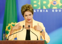 Dilma tira poderes de comandantes militares