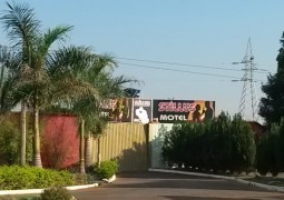 Motel é assaltado em São Gotardo e bandidos fazem funcionária de refém