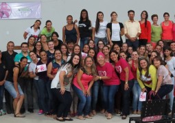 Roberta Freitas emociona alunos do CESG com palestra sobre a campanha “Outubro Rosa”