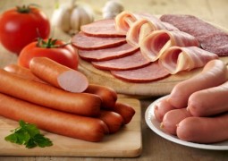 Carne processada pode causar câncer, diz OMS