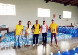 Estudante de Publicidade de São Gotardo participa de ação solidária para arrecadação de água para vítimas da tragédia em Mariana-MG