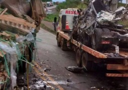 Motoristas ficam gravemente feridos em acidente na BR-365 em local conhecido como “curva da morte”