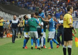 Cruzeiro vence adversário “direto” e continua sonhando com vaga em Libertadores de 2016