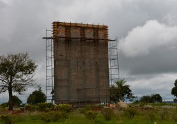 Monumento é construído no trevo de São Gotardo para homenagear História e Centenário da cidade