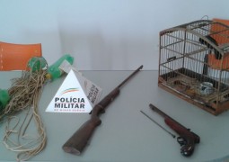 Polícia Militar Ambiental realiza apreensão de armas, apetrechos para pesca e um pássaro silvestre em Fazenda no município de Tiros