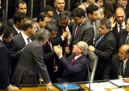 Chapa opositória é eleita para comissão do impeachment de Dilma Rousseff mas Ministro do STF suspende processo