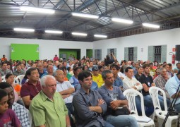 Nova reunião sobre o futuro de Guarda dos Ferreiros termina em “abacaxi” e prefeito de Rio Paranaíba revolta população do distrito