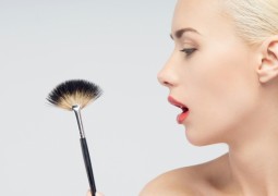 6 dicas para fazer maquiagem durar mais na pele oleosa