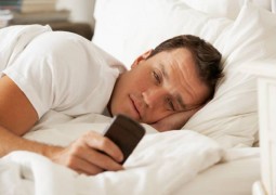 Estudo sugere que problemas de sono podem estar ligados ao uso excessivo das mídias sociais