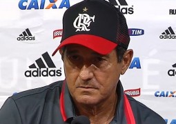 Flamengo derrota Atlético-MG em noite de Guerreiro