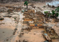 Funcionários da Samarco retornam à unidade em Mariana após desastre