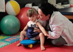 COLUNISTA: A fisioterapia tem papel indispensável no desenvolvimento motor de bebês com Síndrome de Down