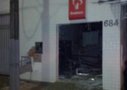 Bandidos explodem caixa eletrônico de Agência Bancária de Tiros e PM localiza possível veículo usado em fuga