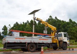 Placas de energia solar são colocadas em radares na BR-354 e equipamentos novos deverão entrar em funcionamento em breve