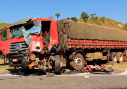 Quatro pessoas ficam feridas após acidente envolvendo ônibus e caminhão na BR-354