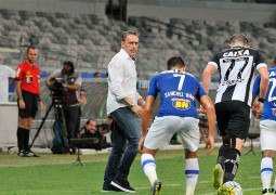 Na estreia do técnico Paulo Bento, Cruzeiro sofre para empatar com Figueirense no Mineirão