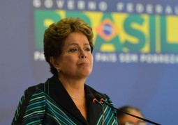 Senado aprova impeachment e Dilma é afastada por 180 dias