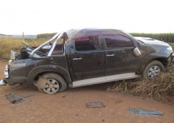 Bandidos roubam HILUX em Carmo do Paranaíba, capotam veículo e fogem deixando refém ferida dentro do automóvel