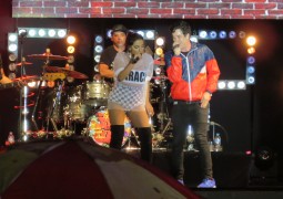 Em parceria inédita, Anitta e Jota Quest agitam público no terceiro dia da Fenacen 2016
