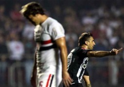 Atlético vence São Paulo de virada e mantém embalo na briga pela ponta do Brasileirão